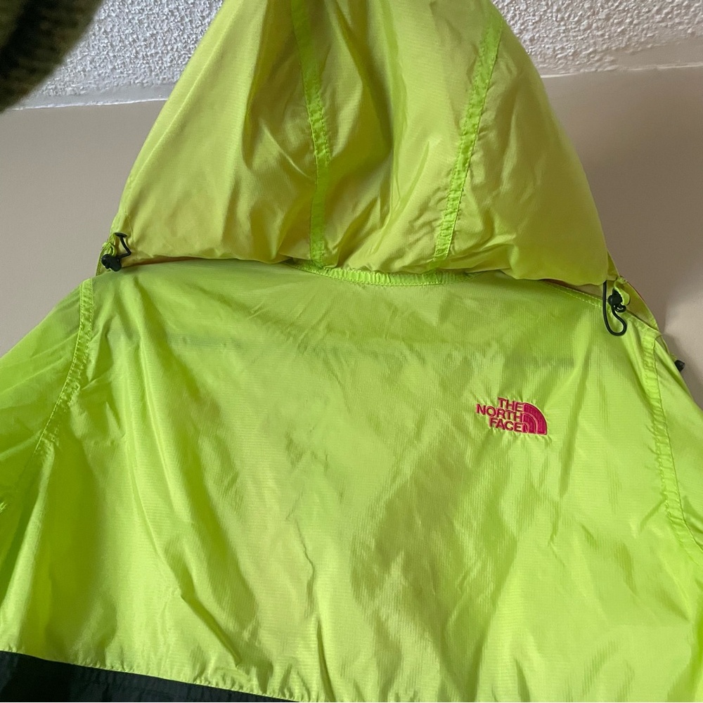 The North Face Windbreaker Packable PINK + GREEN kermit colored vintage XS - Picture 11 of 16